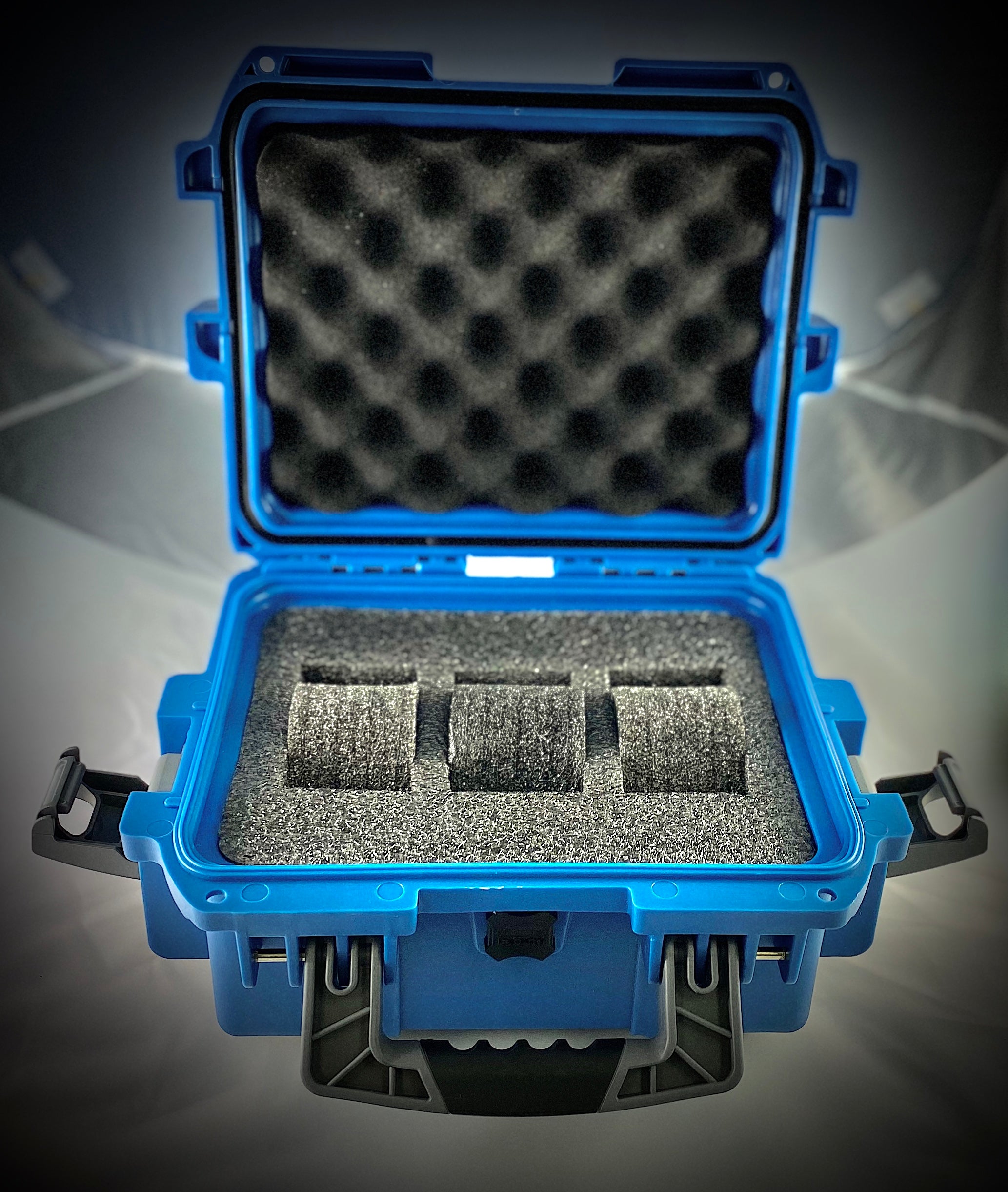 Plastic Invicta Watch Dive Case Slot Blue